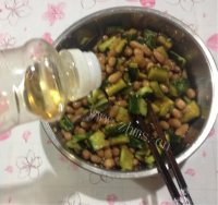 好吃的凉拌青瓜花生米做法图解5)