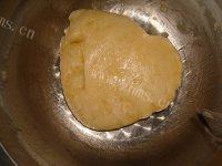 豆沙菊花酥做法图解1)