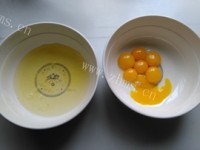 草莓奶油蛋糕卷做法图解2)