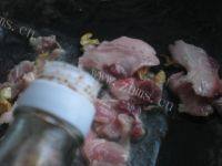 肉炒芹菜做法图解5)