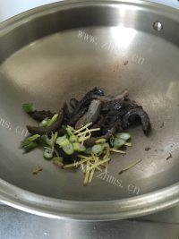 美味的红烧海参做法图解8)