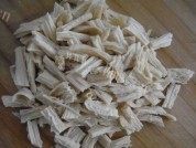 芹菜炒腐竹做法图解3)