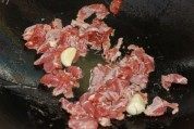 猪肉炒土豆丝做法图解3)