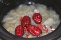 美味的川贝茯苓山药银耳羹做法图解6)