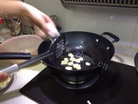 家常菜土豆片回锅肉做法图解2)