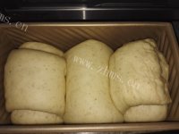 美味的蔓越莓淡奶油吐司做法图解11)
