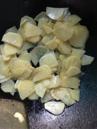 孜然土豆片做法图解2)