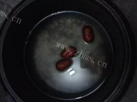 香糯爽滑的红豆薏米粥做法图解6)
