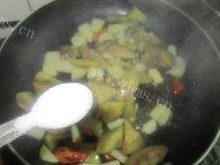 家常菜土豆烧茄子做法图解13)