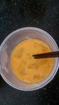 简单洋葱炒蛋做法图解2)