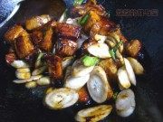家常菜牛蒡红烧肉做法图解4)