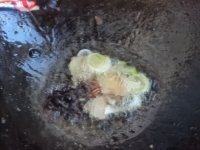 家常菜山药黑木耳炖鸡做法图解4)