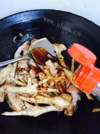 美味的红烧鸡爪做法图解3)