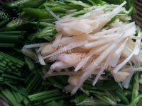 家常菜韭菜花炒肉丝做法图解5)