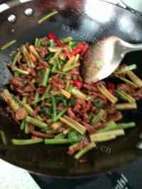 家常菜泡椒牛肉丝做法图解10)