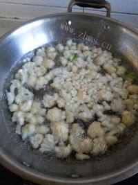 家常菜爆炒菜花做法图解3)