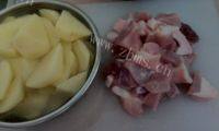 家常菜土豆炖五花肉做法图解1)