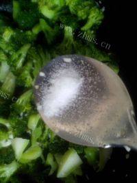 简单美味蒜味十足的蒜容西兰花做法图解5)