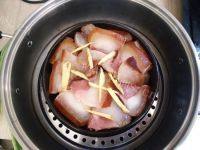 家常菜土豆蒸腊肉做法图解6)