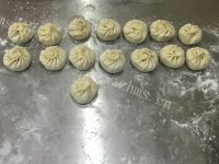 美味的香葱猪肉包做法图解12)
