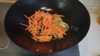 小清新的青椒胡萝卜木耳丸子汤的做法图解四