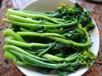 家常菜腊肉炒菜心做法图解2)
