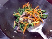 家常菜牛肉炒豆角做法图解5)