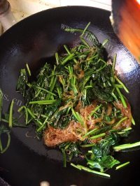 美味的菠菜炒粉丝做法图解5)