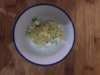 五味俱全的皮蛋豆腐做法图解3)