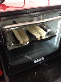 美味营养的蒜香烤茄子做法图解3)