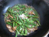 家常菜四季豆炒肉做法图解5)