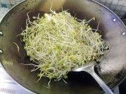 豆芽回锅肉做法图解3)