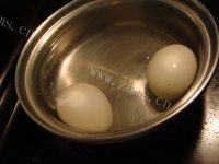 家常菜金沙豆腐做法图解2)