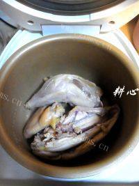 枸杞鸡汤做法图解4)