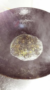 家常菜黄瓜炒木耳做法图解2)