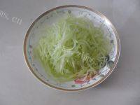 家常菜莴苣炒肉丝做法图解2)