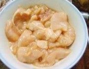 诱人的蚝油芥兰炒肉做法图解2)