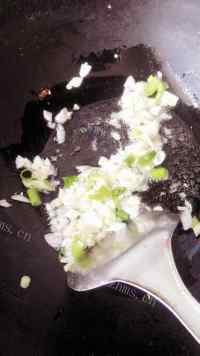 家常菜蒜香土豆丝做法图解3)