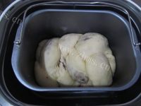 色泽鲜亮的豆沙面包做法图解11)