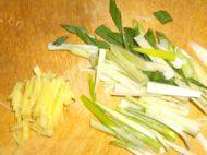 家常菜豆腐炒韭菜做法图解4)