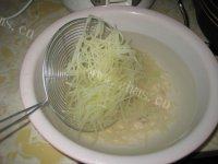 喷香的炝拌土豆丝做法图解3)