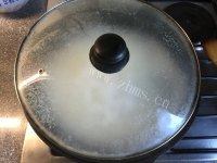 美味的香菇丝瓜鸡粥做法图解4)