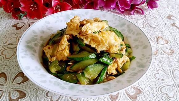 香飘十里的黄瓜炒鸡蛋