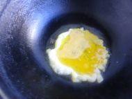 蒜苔辣椒炒鸡蛋的做法图解三