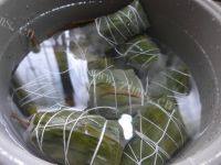 好吃的花生米红豆糯米粽做法图解10)