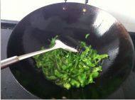 家常菜腊肉炒茄子做法图解1)