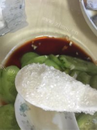 美味营养的凉拌黄瓜做法图解5)