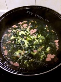 色泽鲜亮的紫菜蛋花汤做法图解7)