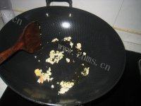 色泽不错的蒜蓉炒丝瓜做法图解3)