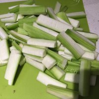 家常菜丝瓜炒香菇做法图解1)